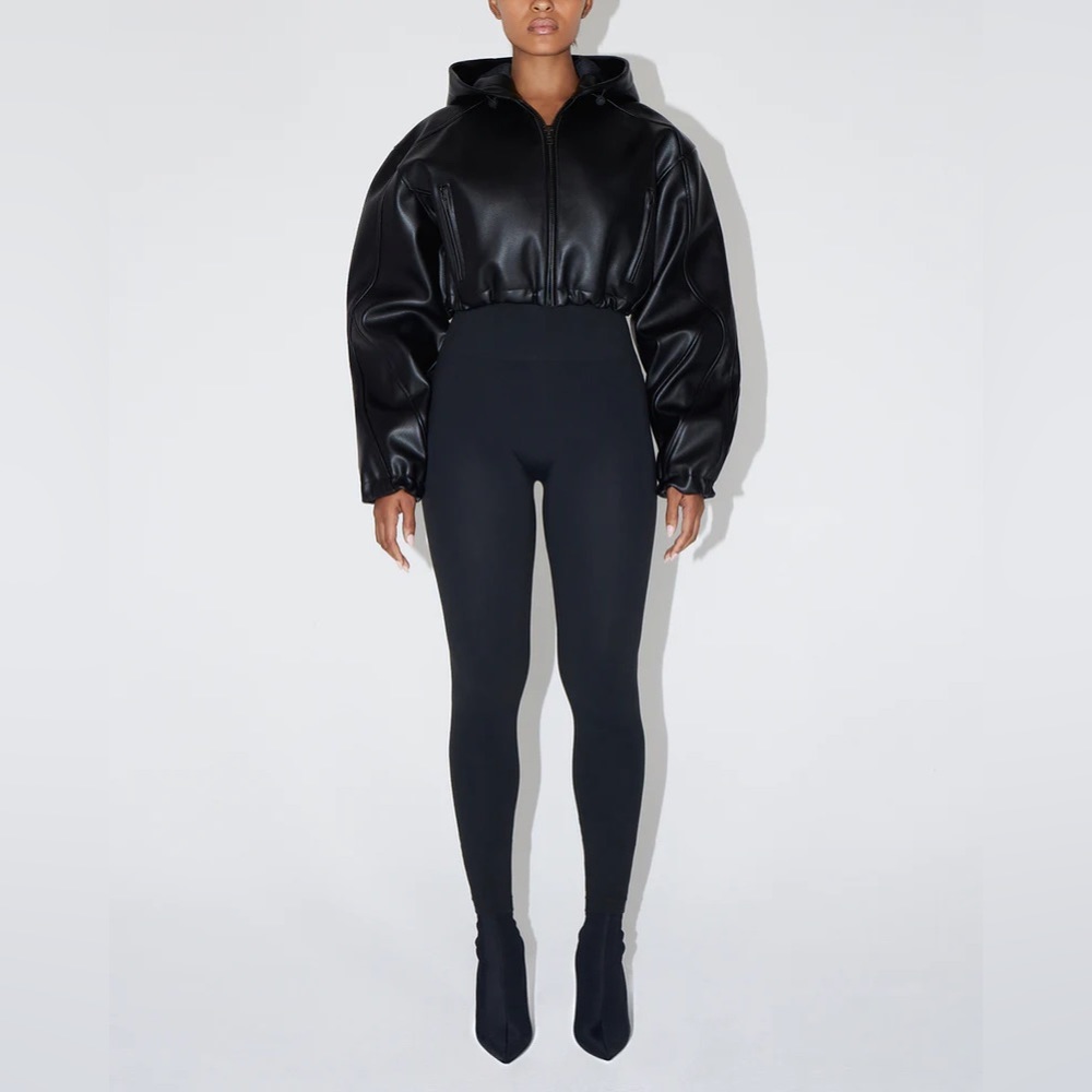 High-Waist Black Leggings - Sleek Everyday Stretch